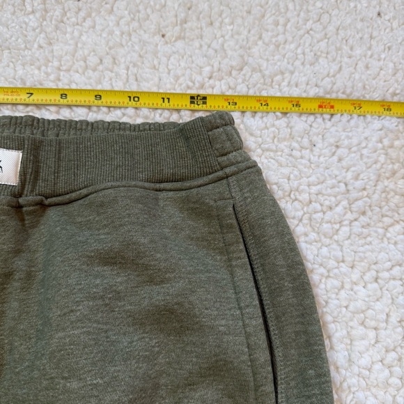 Alphalete Women’s Trek Cargo Sweatpants Size Medium Army Green Oversized Fit - Picture 6 of 7